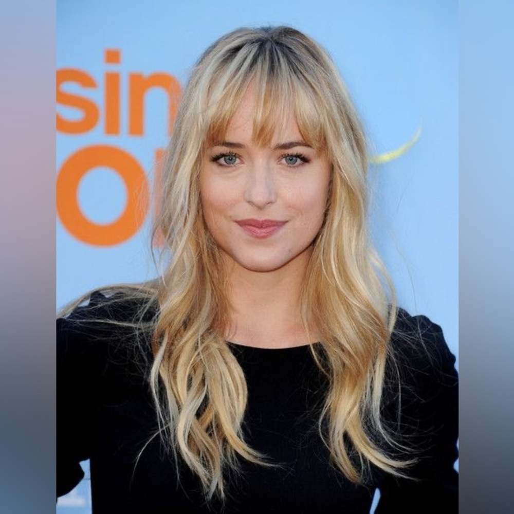 Blonde long layered wig with curtain bangs. - Picture 11 of 11